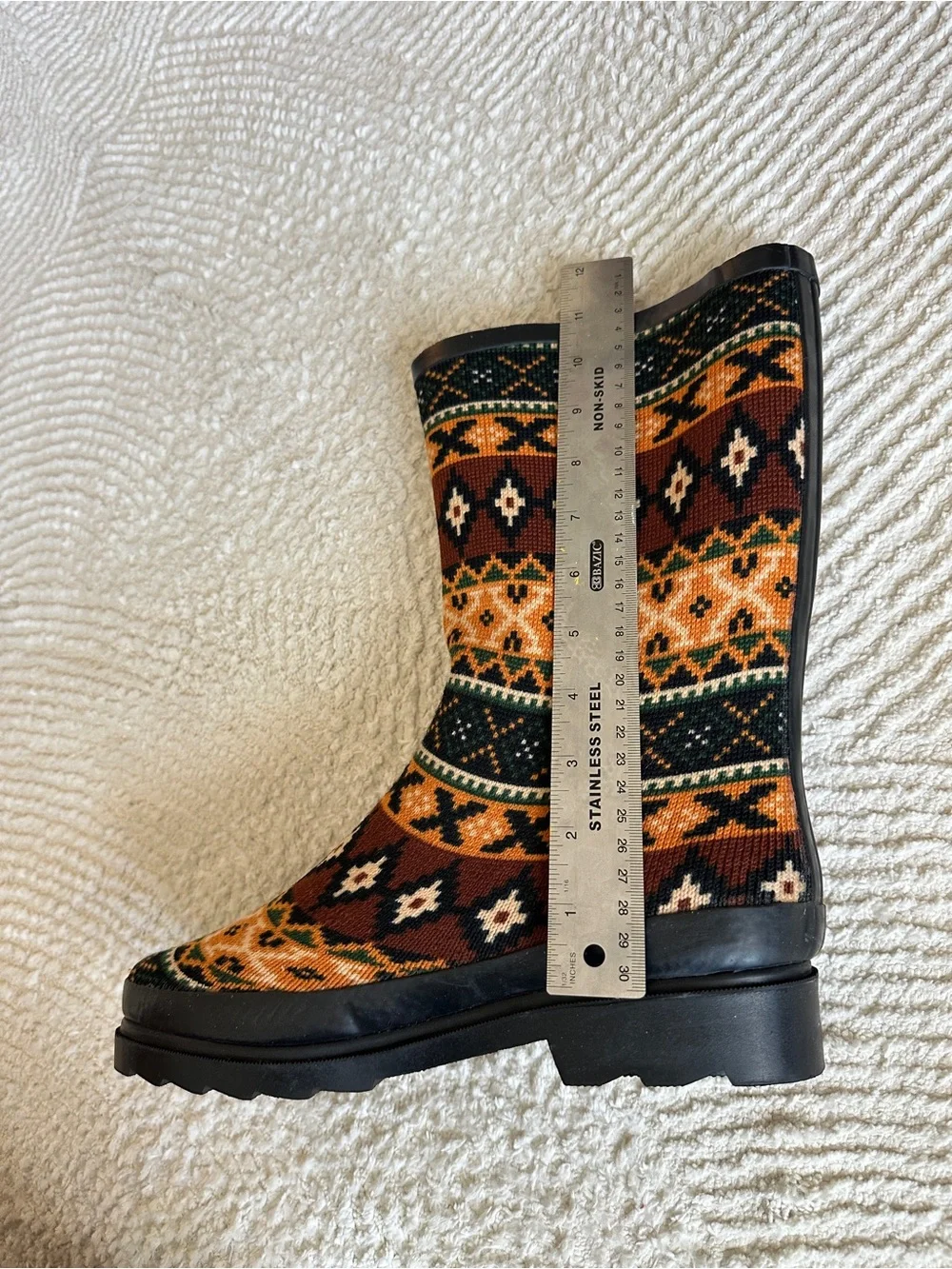 Mukluks Aztec Pattern Boots Size 9